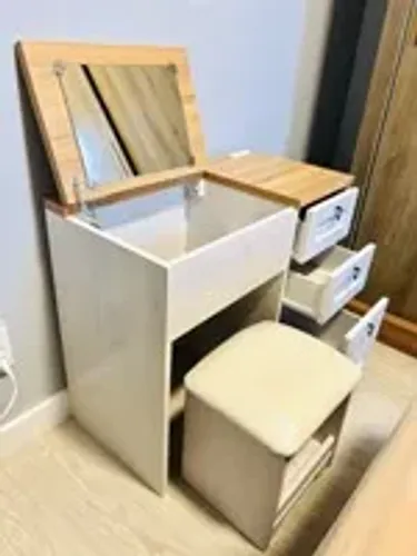 Penteadeira Nitori com banco (do Japão)