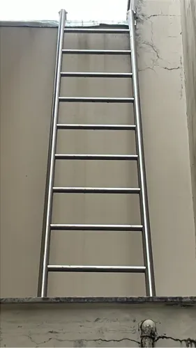 Escada em inox com trilho