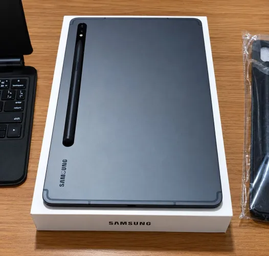 Galaxy Tab S8 5G 256GB + S Pen + Capa Teclado + Capa Extra