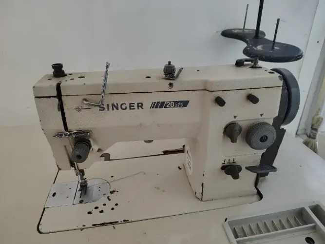 Máquina de costura Singer 20u73