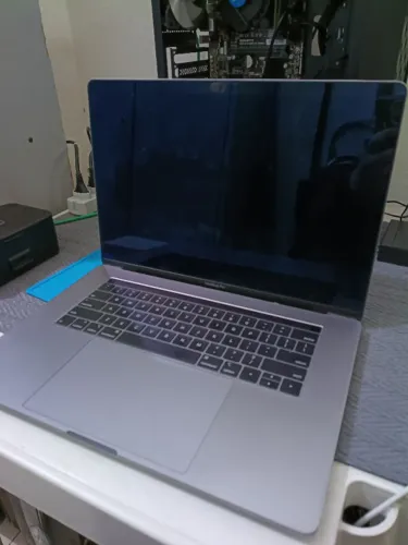 MacBook Pro i7 15" 2018 A1990 - Retirada de Peças (Tela e Carcaça em excelente estado)