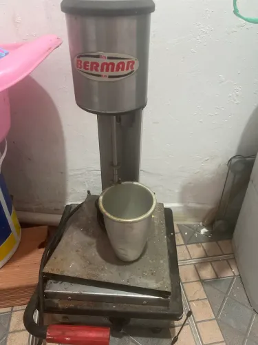 Mix de milkshake profissional e chapa de hambúrguer profissional