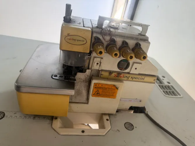 Vendo maquina overlock / interlock