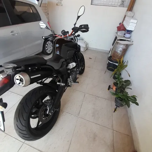 É uma moto bem conservada.