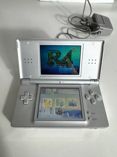 Nintendo Ds + R4