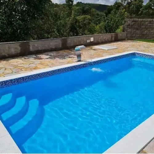 Piscinas de fibra na promoção