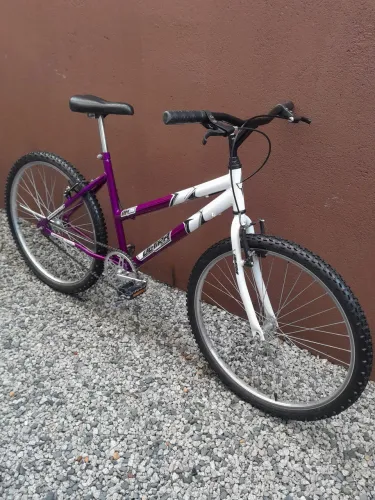 **NOVA** Bicicleta Aro 26 *REVISADA* (ACEITO CARTÃO)