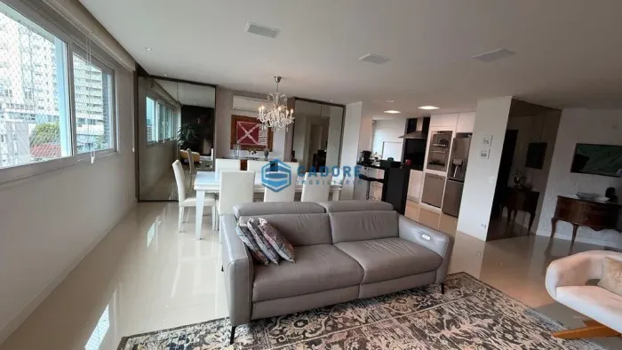 APARTAMENTO DE ALTO PADRÃO COM TRÊS SUÍTES NA EXPOSIÇÃO