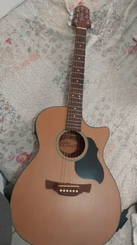 Violão Crafter tampo maciço Koreano.