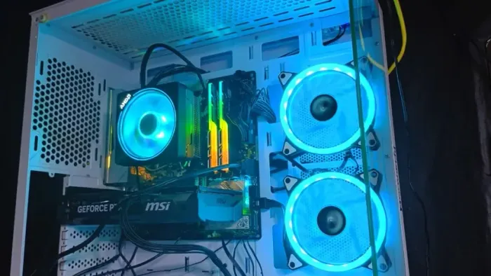 PC Gamer AM4 Ryzen 5700x B450 2x8gb 4000mhz Wraith Prism Arg
