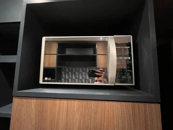 Microondas LG espelhado 