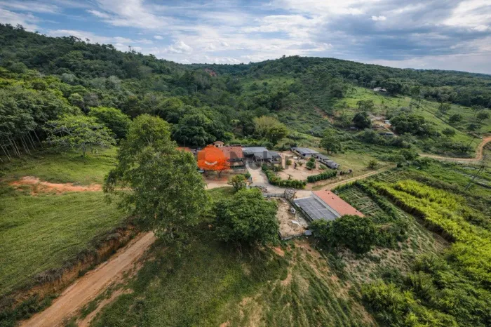 Fazenda à venda em Jaboticatubas/MG com 13,1 hectares, casa colonial completa e infraestru