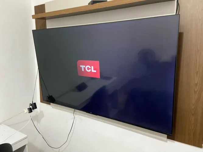 Smart TV TCL 65" 4K - Com Imagem (Necessita Troca de LED no Lado Esquerdo)