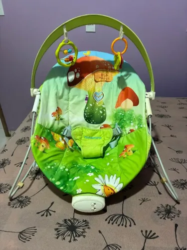 Cadeira vibratória de bebê