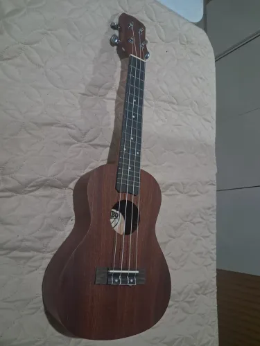Ukulele Tenor Seminovo