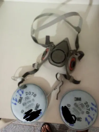 Vendo máscara facial 3M completo com filtro *