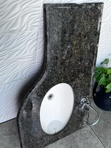 Pia em granito para banheiro
