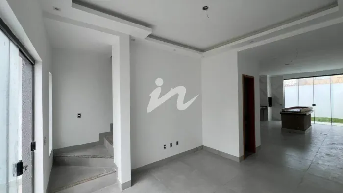 Casa residencial à venda em Uberlândia (Bairro Novo Mundo) | 3 quartos, suíte e 4 vagas
