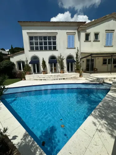 CASA MARAVILHOSA, PRÓXIMA AO COLÉGIO PORTO SEGURO, 4 SUÍTES, 18 VAGAS, 700M², PISCINA, LAR