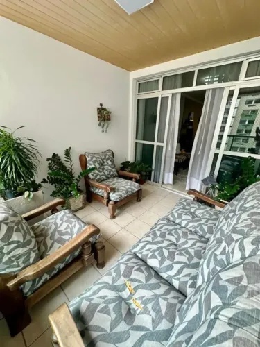 Praia da Costa, 3 quartos, suíte, varanda, 2 vagas, 175m², prédio frente mar