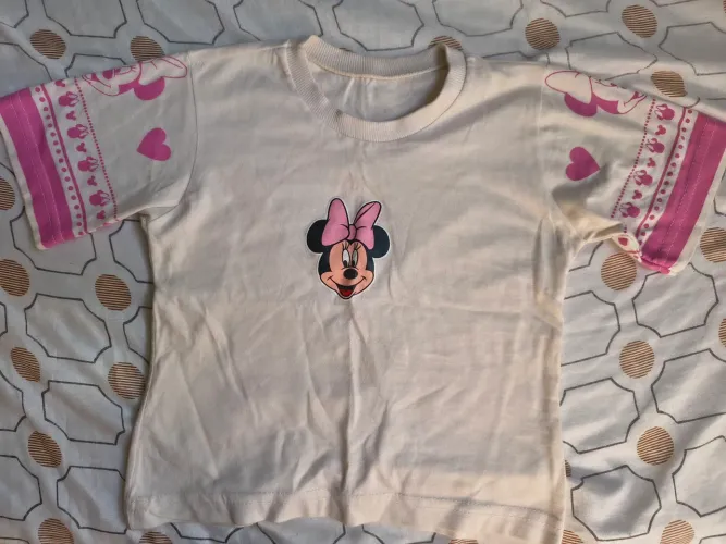 Vendo, blusa infantil da Minnie, tamanho 3, 10 reais.
