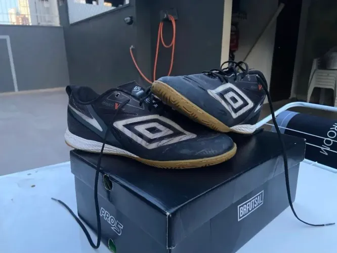 tênis futsal umbro pro 5 preto 40