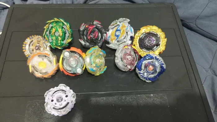 Lote de Beyblade Burts Takara tomy e Hasbro