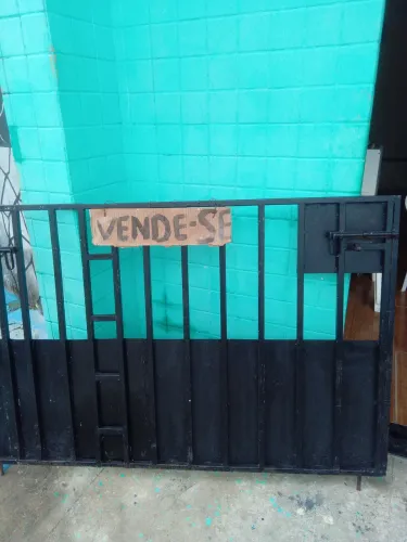 Portão para proteção de porta de rolo 1,50m por 1,00m