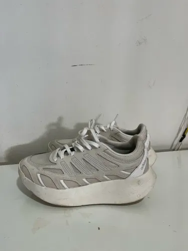 Tênis adidas Adizero Aruku Off white