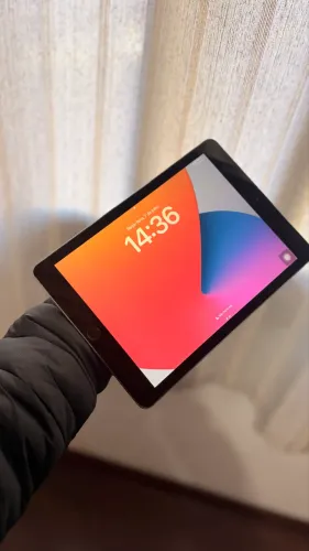 iPad 6ª Geração 32GB Wi-Fi | Excelente Estado | Caixa e Carregador