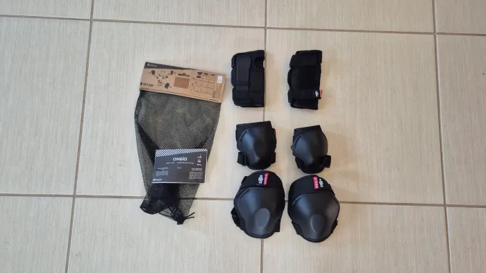 Kit proteção infantil joelheira, cotoveleira e luva skate patins e bicicleta novo.
