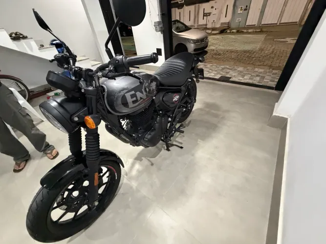 Royal Enfield Hunter 350 - a mais nova de minas