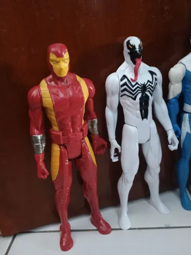 Bonecos Marvel