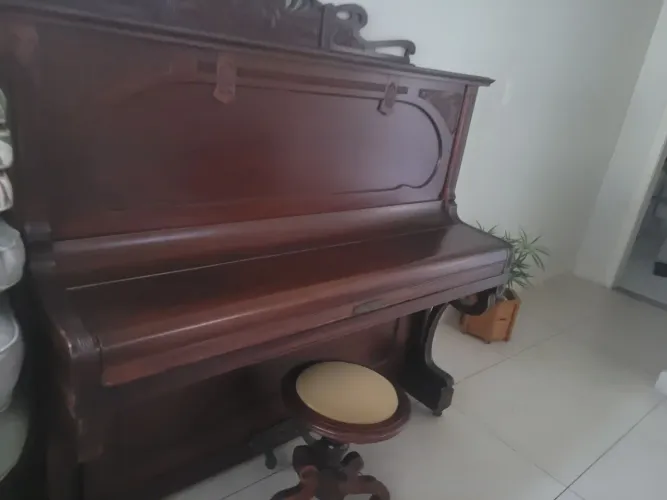 Piano antigo