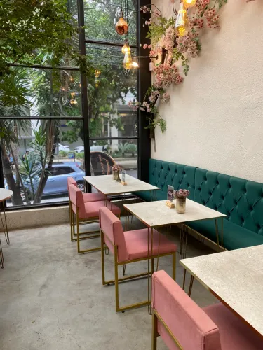 Oportunidade única!! Conjunto de mesas e cadeiras para bistrô, bares e restaurantes 