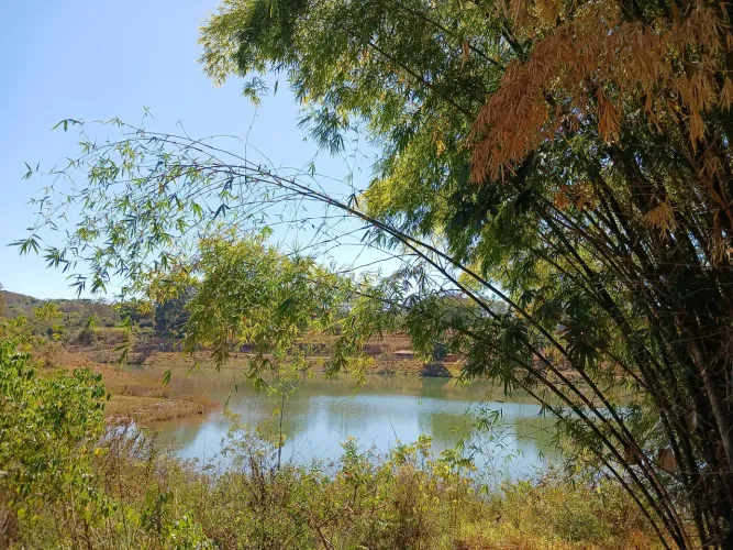 Grande represa d água as margens da entrada BR153 Jaiara/ Anapolis. 