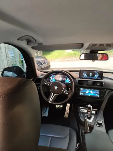 Volante, painel e multimídia BMW 