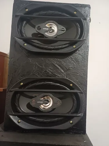 Caixa de som com par 6x9 quadriaxial 140wrms par Nova é TUDO ZEROOOOO*NÃO ENTREGO*RETIRAR 