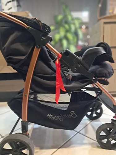 Carrinho de bebê burigotto usado em bom estado