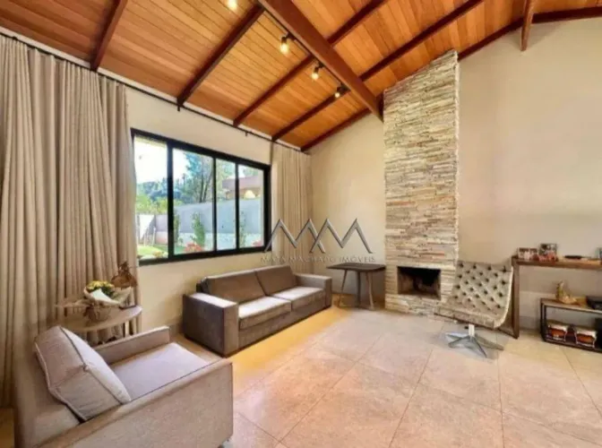 Casa à Venda no Condomínio Vila Del Rey | 340 m² - 4 quartos.
