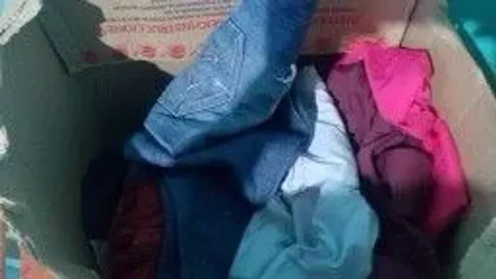 Vende se um lote de roupas masculinas 
