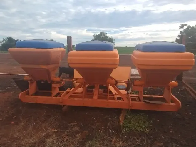 Adubadeira Agricola 3 linhas