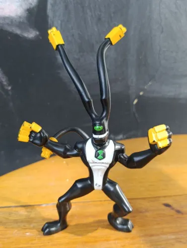 Boneco Ben 10 Omniverse Feedback McDonald's 2016