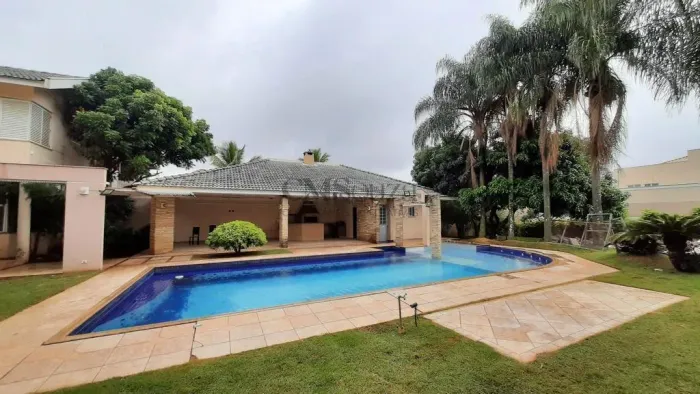 Casa para alugar em Tucano, com 4 suítes, com 800 m², Londrina