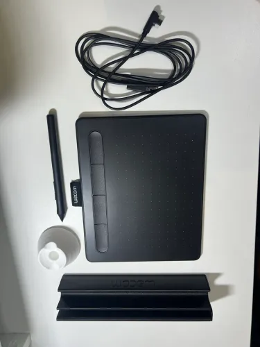 Mesa Digitalizadora Wacom Intuos CTL-4100 + Caneta e Suportes