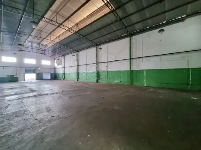 Galpão de 482m² com 02 salas para locação - Jardim Zara
