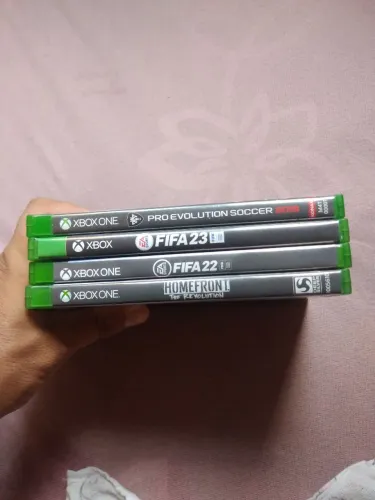 Jogos Xbox One, 65 cada um.