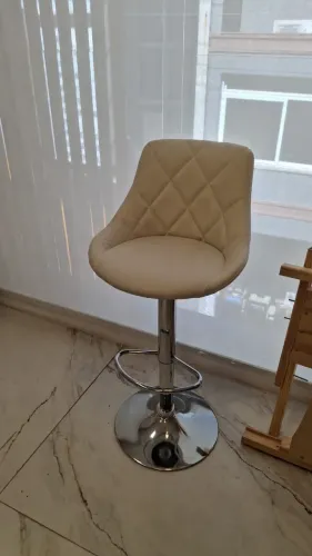 Banqueta giratória estofada bege