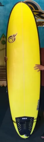 Pranchão de surf com capa e strep 