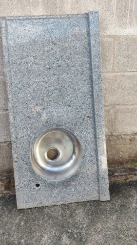 PIA GRANITO CINZA CORUMBÁ/ARABESCO 1,0x0,5mts